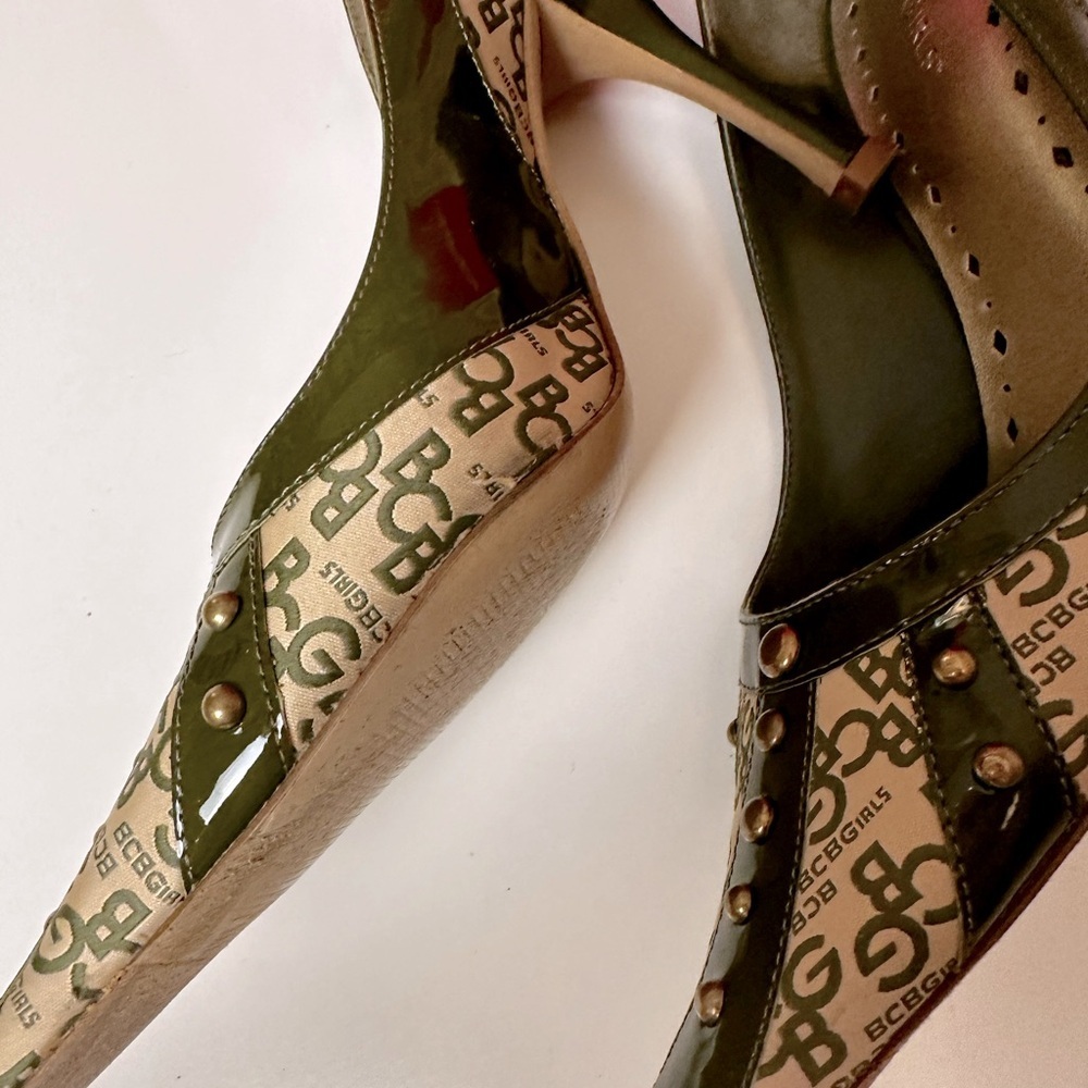 BCBGirls 9.5 shoes with Logo, patent and studs design, excellent condition - Picture 6 of 10